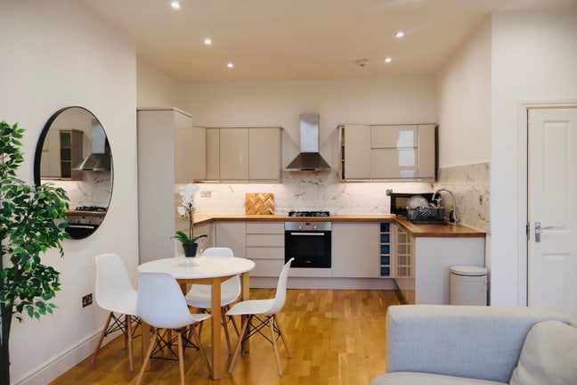 Stunning Modern Double Beds | SW2 | 2-Bed Flat Main Photo