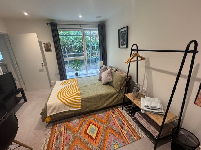 Stylish en-suite room in SE19 - 3 or 4 night let Main Photo