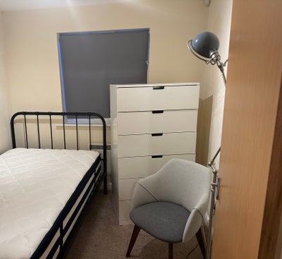 Small double room for rent. Main Photo