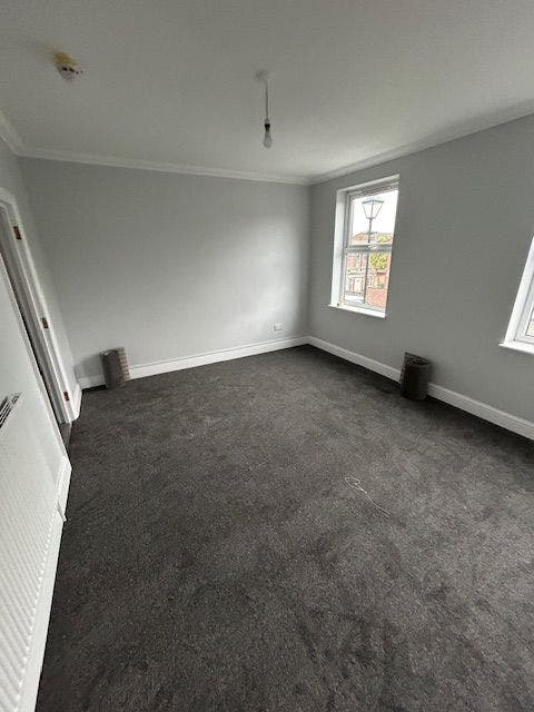 Spacious 4/5 Bedroom HMO Property Main Photo