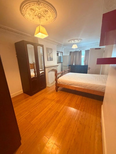 🛏️✨ Double Room Available in Thornton Heath Main Photo