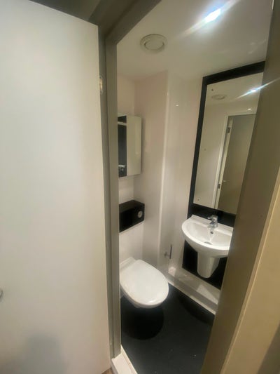 Ensuite Room at Chaucer House - &pound;199pw - 18 Sept M Main Photo