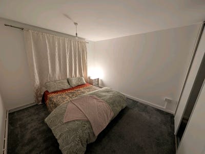 Large double room for rent, 4 min walk to station  Main Photo