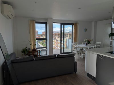 Large en-suite + Balconies |5 min Tooting Broadway Main Photo
