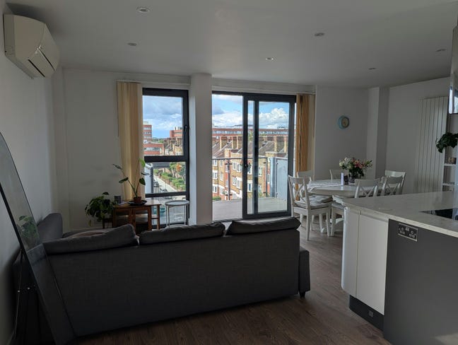 Large en-suite + Balconies |5 min Tooting Broadway Main Photo