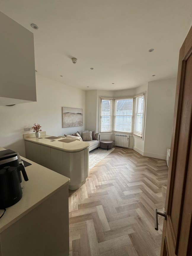 1 Bed Maisonette | 10 minute walk from Brighton St Main Photo