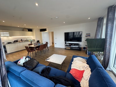 Double Room in a Fantastic, Modern Flat in Poplar Main Photo