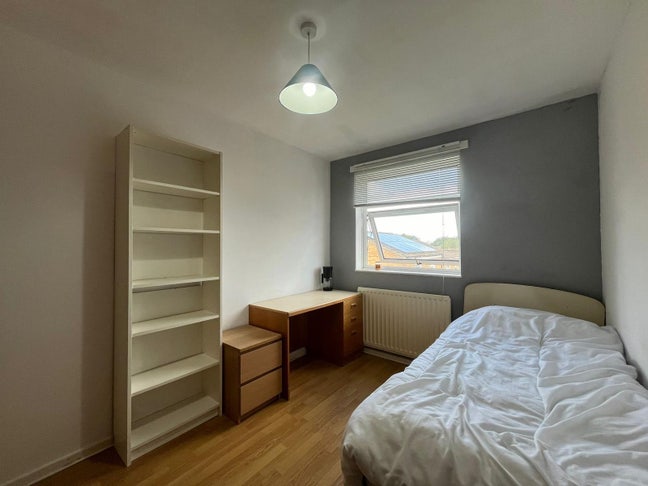 Spacious Single Room in a Welcoming Property Main Photo