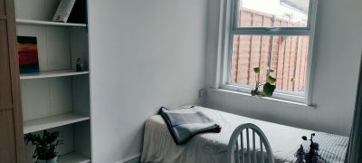 Bright room near Bournemouth Train Station Main Photo