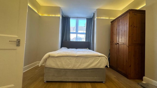 Double Room Available for Rent in a Clean & Friend Main Photo