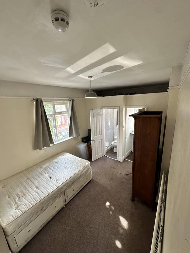 Studio Flat close to Kingston University PR campus Main Photo