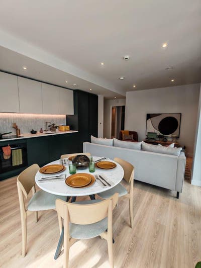 Lovely Flat with pool and gym - Brent Cross NW2  Main Photo