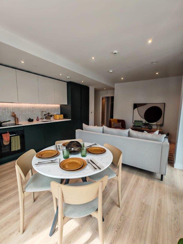 Lovely Flat with pool and gym - Brent Cross NW2  Main Photo