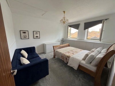 Double Bedroom  Main Photo