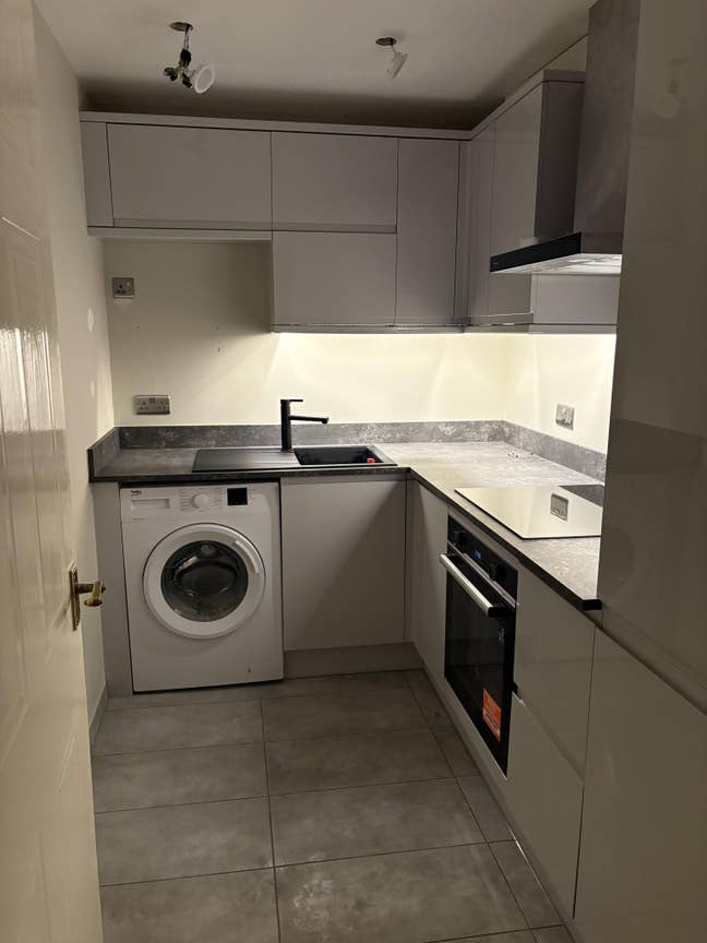 Newly Refurbished Flat – 5 Minutes from South Berm Main Photo
