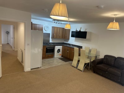 Double rooms in a  2bed Flat  Main Photo