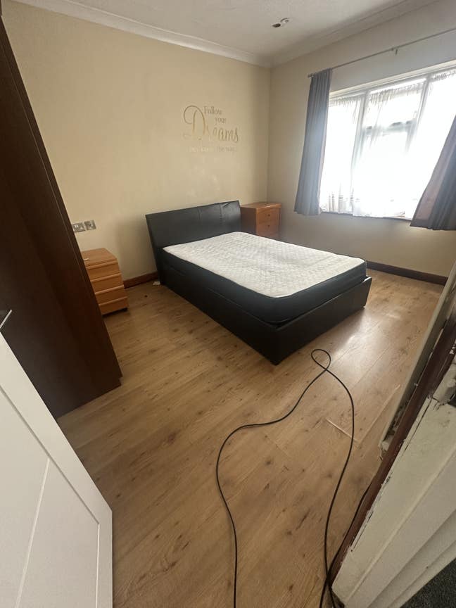 Double Room in a friendly modern household!  Main Photo