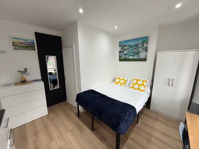 Perfect for Young Professionals!!! Studio 1 SINGLE Main Photo