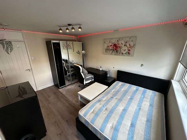 🌕 Modern ROOM w/ balcony in 5bed - NOW Main Photo