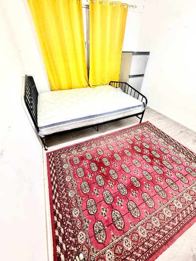 King Size Room | Great Location Main Photo