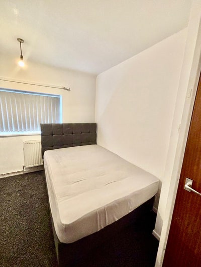 1 room available in Beeston for female  Main Photo