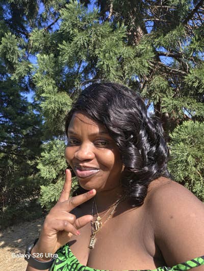 I am a professional female aged 36. I am look... Main Photo