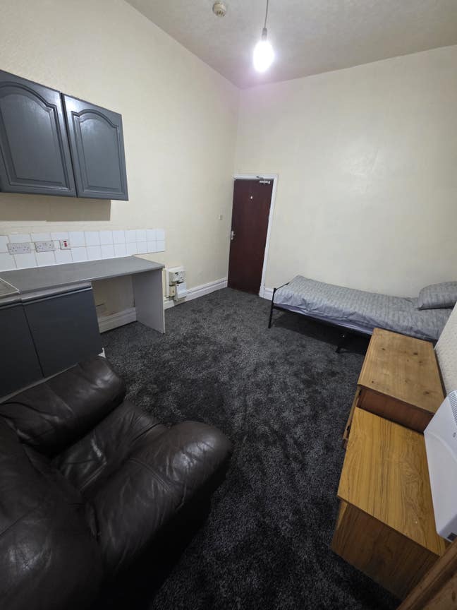 Single room to let  Main Photo