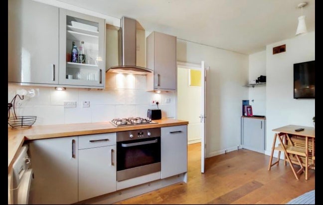 Amazing double room in central Brixton flat!  Main Photo