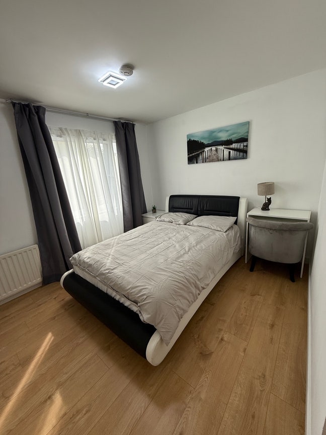 Double room in modern apartment - pop Trinity area Main Photo