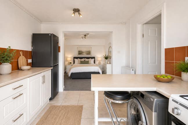 Newly refurbished One-Bedroom Flat Quiet Location  Main Photo