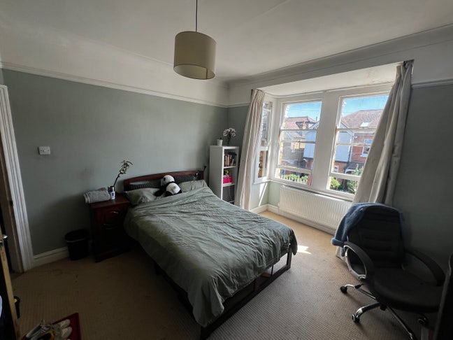 Large double bedroom minutes from Central Line Main Photo