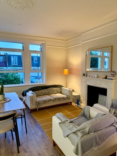 Small Double & En-suite | Between The Commons Main Photo