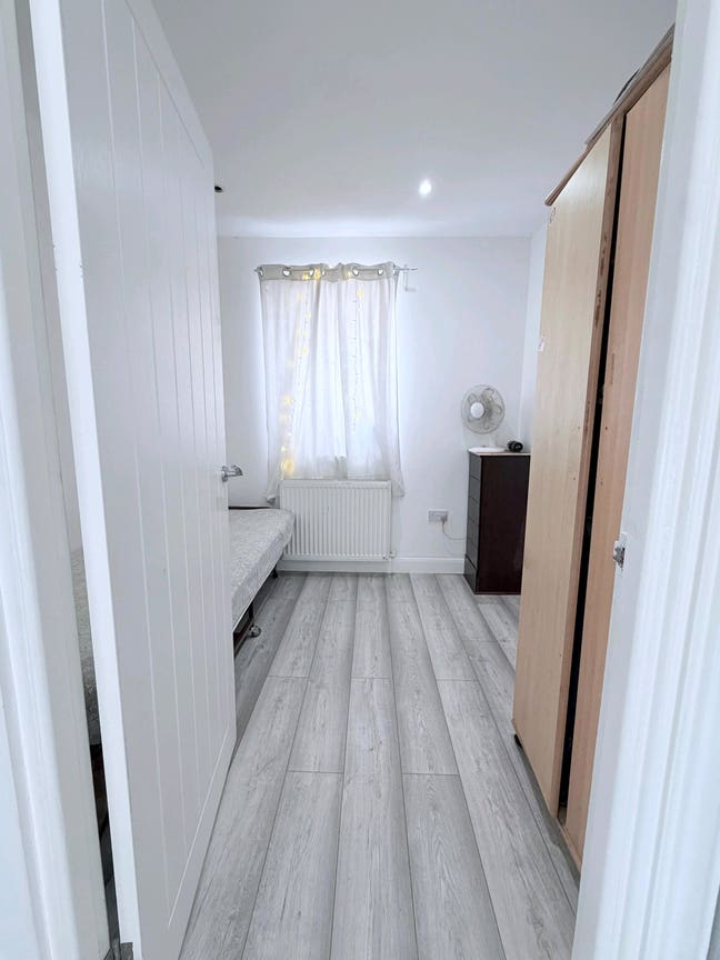 Single Personal Room in watford South Oxhey Main Photo