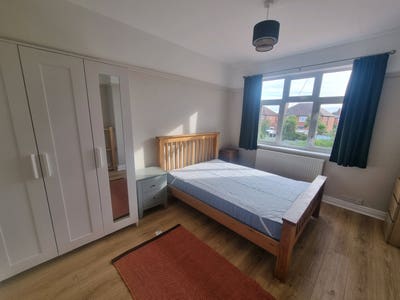 Female Bedrooms Near to Dri - All Bills Included Main Photo