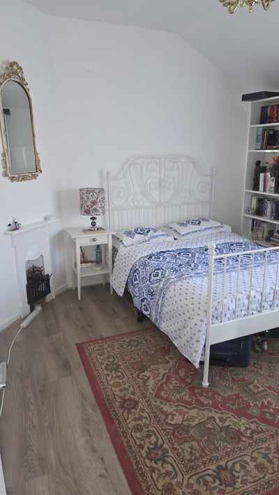 Room for rent in a beautiful home Main Photo