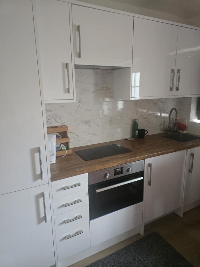 Modern Ensuite Studio with Separate Entrance Main Photo