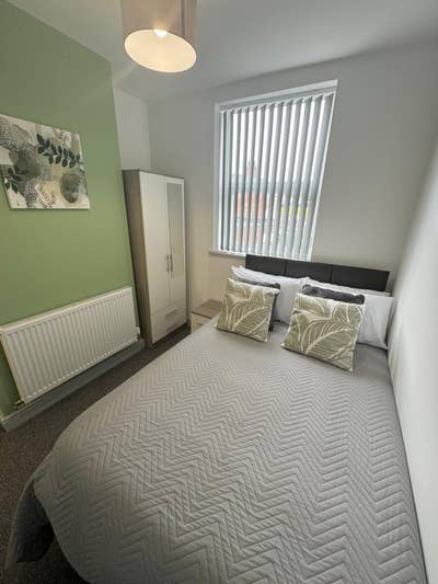 Modern Double En-Suite Room | Bills Included  Main Photo