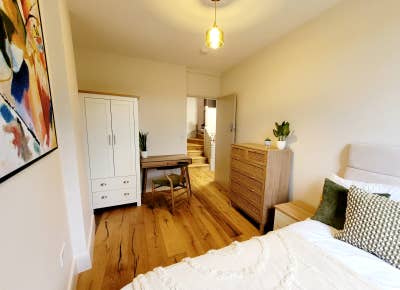 ✨ &pound;210 discount! Stunning Room in with Office Desk Main Photo