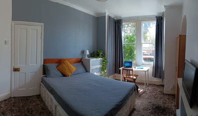 Spacious and bright furnished double room. Main Photo