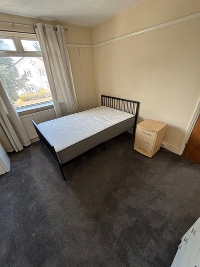 Large Room with EnSuite Main Photo