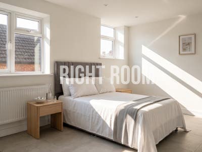 &pound;1350 | Spacious 2-Bed Aprtmnt  Pvt Terrace | SO50 Main Photo