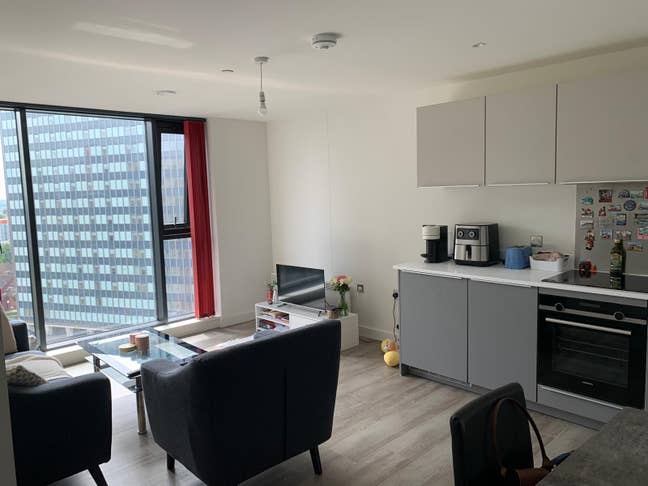 🏡 1-Bedroom Furnished Flat – The Bank, Birmingham Main Photo