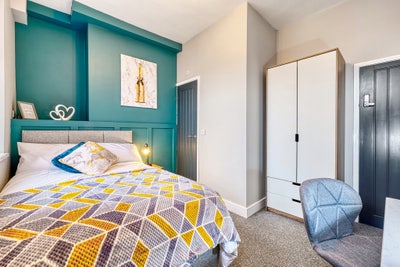 Modern Ensuite Rooms Close to Hospital  Main Photo