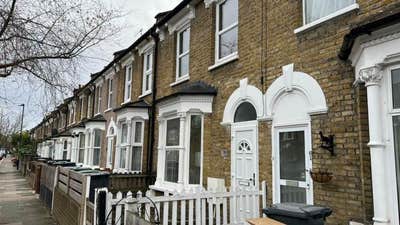 Large Double Room to Let – N17 Main Photo