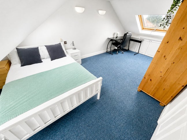 Spacious Loft Double - Willesden Green NW2 Main Photo