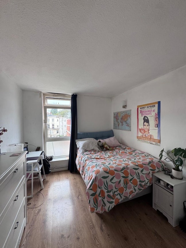 Large bright double room in St John’s Wood Main Photo