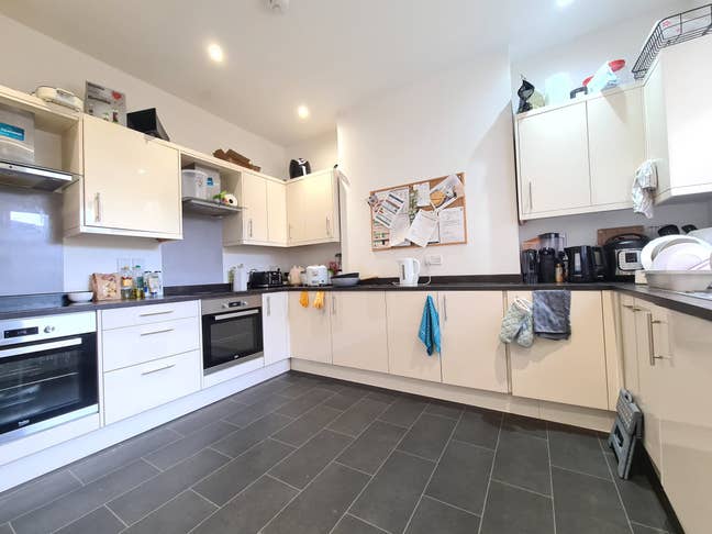 Ensuite rooms at 35 Mill road Main Photo