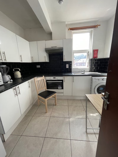 Room Available in Headingley Main Photo
