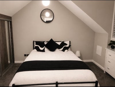 2 Double Rooms to Rent, Top Floor of Townhouse Main Photo