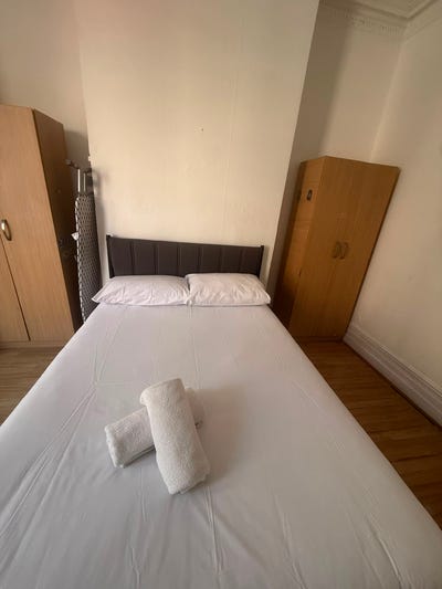 Room for Couple in North ! Bills in Move Asap Main Photo